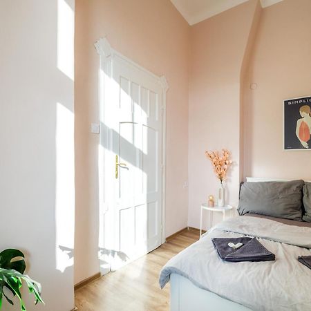Golbarg Synagoge Apartment In Heart Of City Budapest Luaran gambar